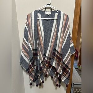 Francesca's Collections Gray and White Knit Poncho